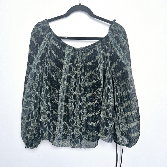 Wilfred Aritzia Talence Blouse Bottle Green  sz Large  Off Shoulder - Picture 1 of 10